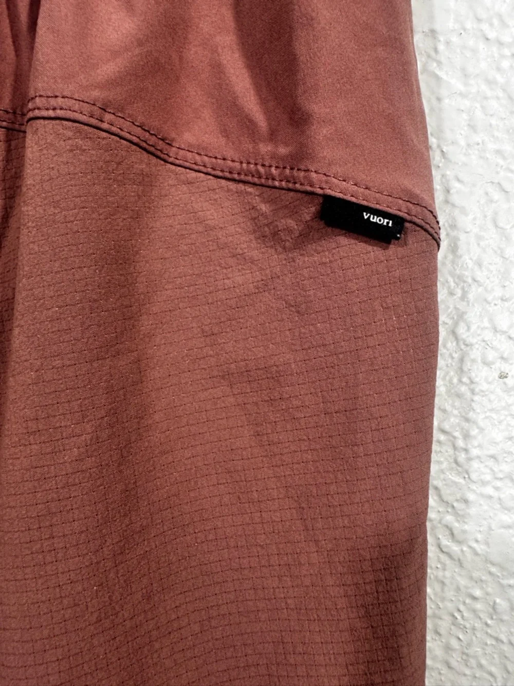 Vuori Men's Course Run Short Terracotta 5” inseam Size Large - Picture 9 of 16